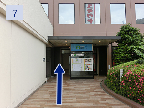 オフィス棟の入口です